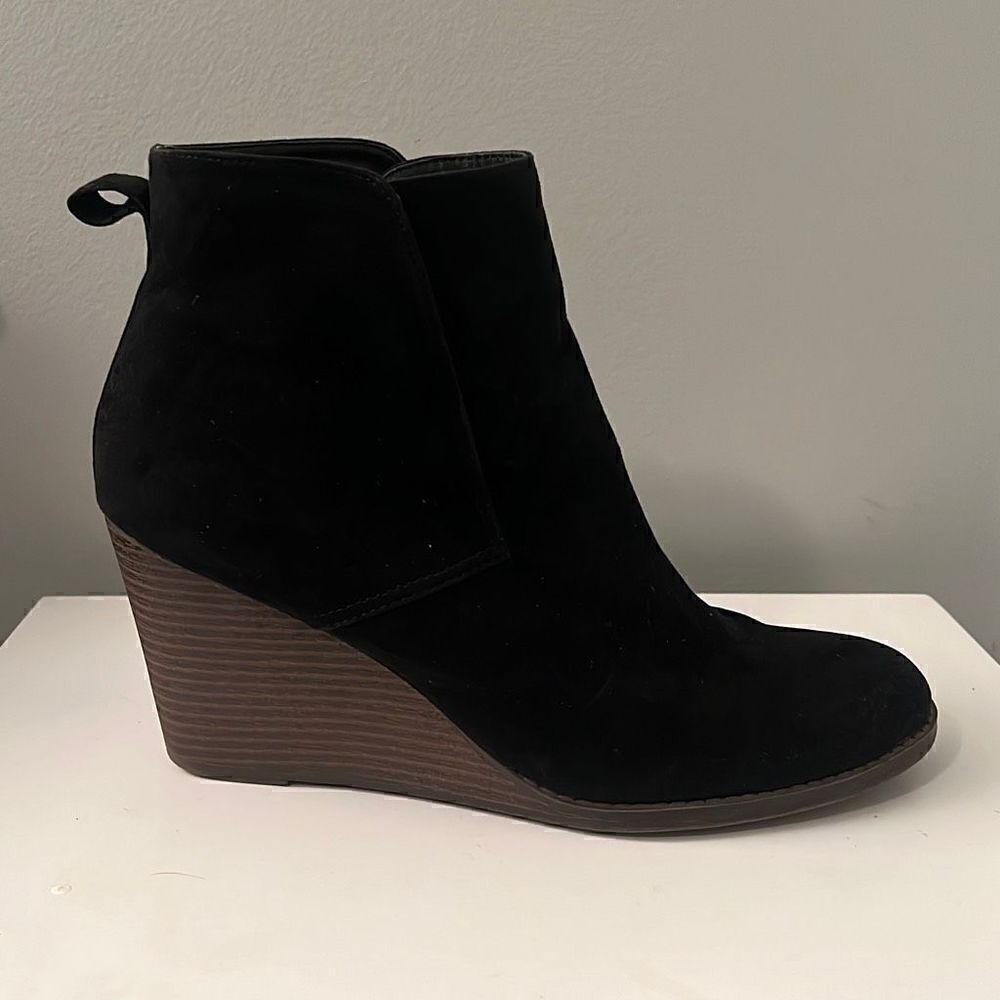 Women's Universal Thread Suede Wedge Booties - Picture 5 of 9